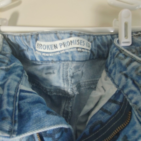 Broken Promises Triple Text Medium Wash Blue Carpenter Jeans Size 28 - Picture 4 of 9